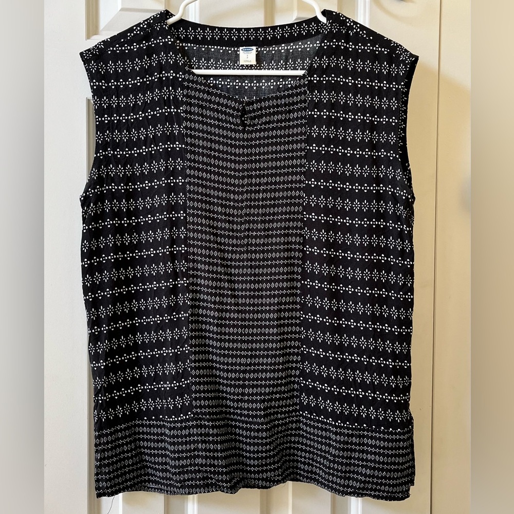 Old Navy Sleeveless Flowy Blouse